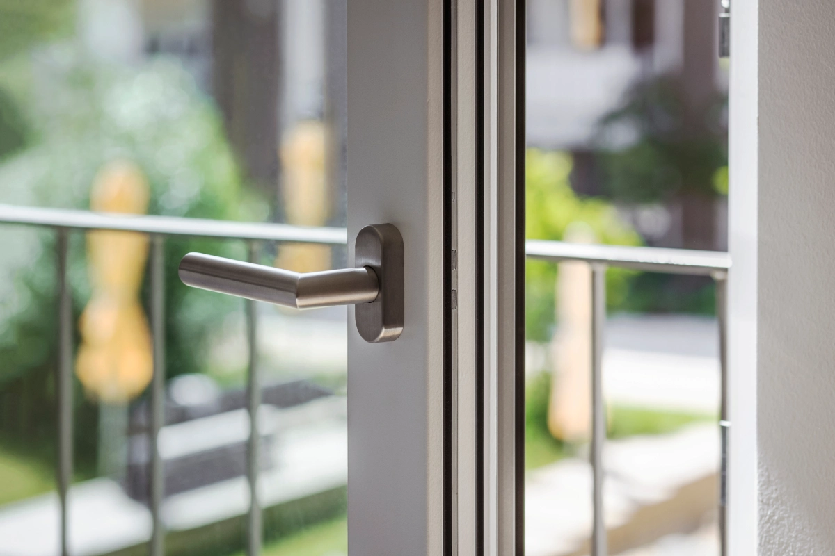 plastic-door-balcony